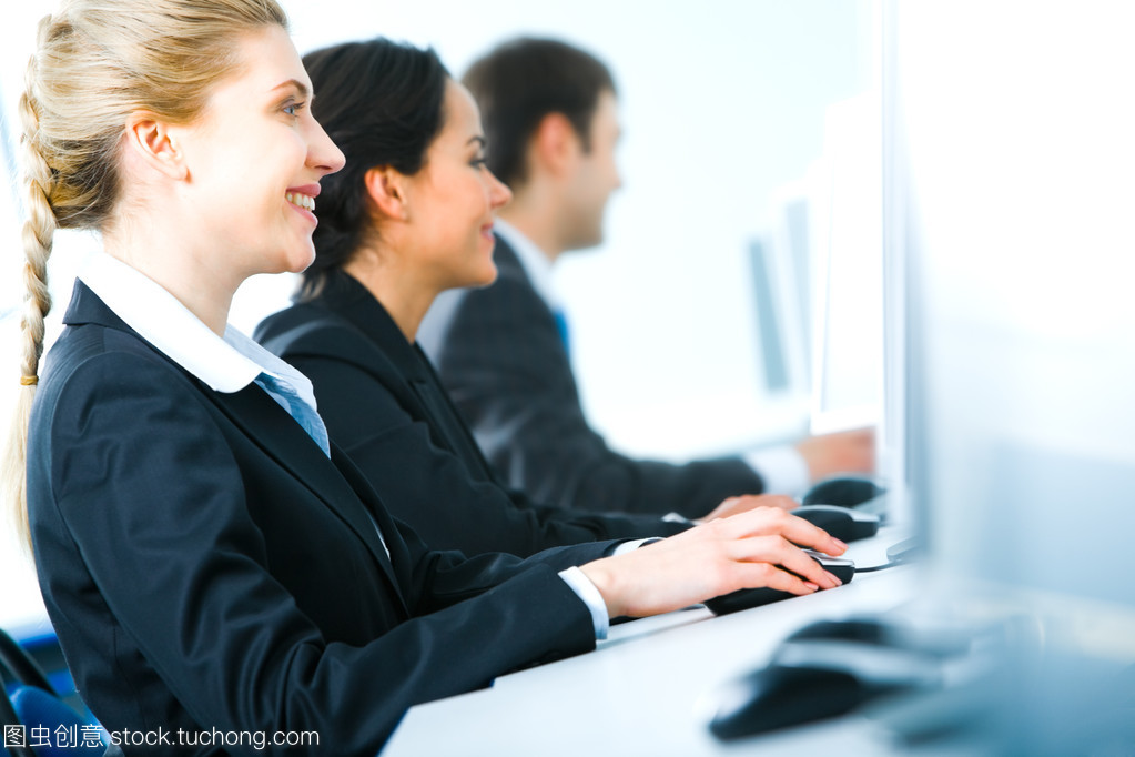 計(jì)算機(jī)業(yè)務(wù)培訓(xùn) 提升技能，驅(qū)動(dòng)數(shù)字化未來(lái)